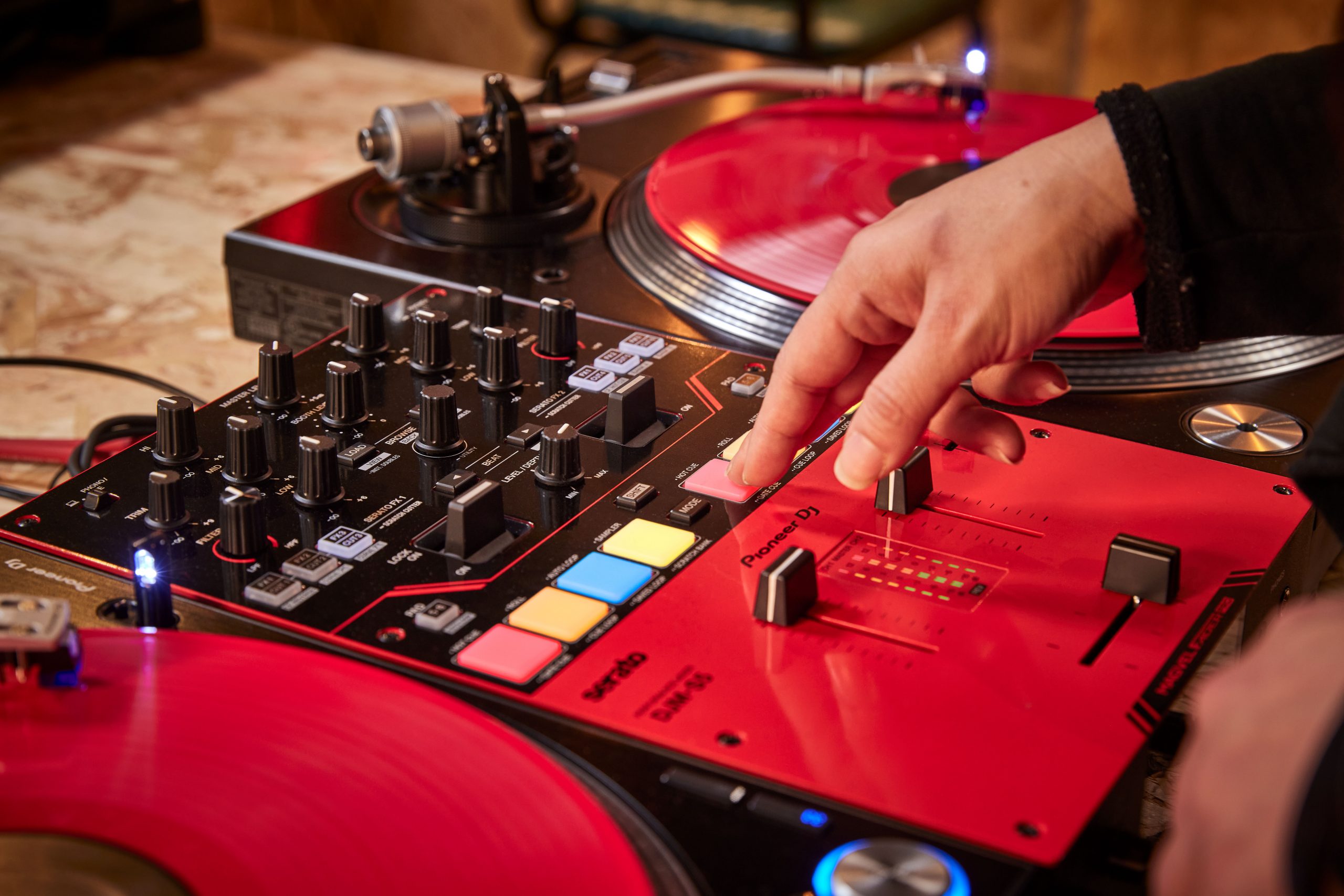 3 puntos clave para elegir una mesa de mezclas de DJ - Baffle DJs